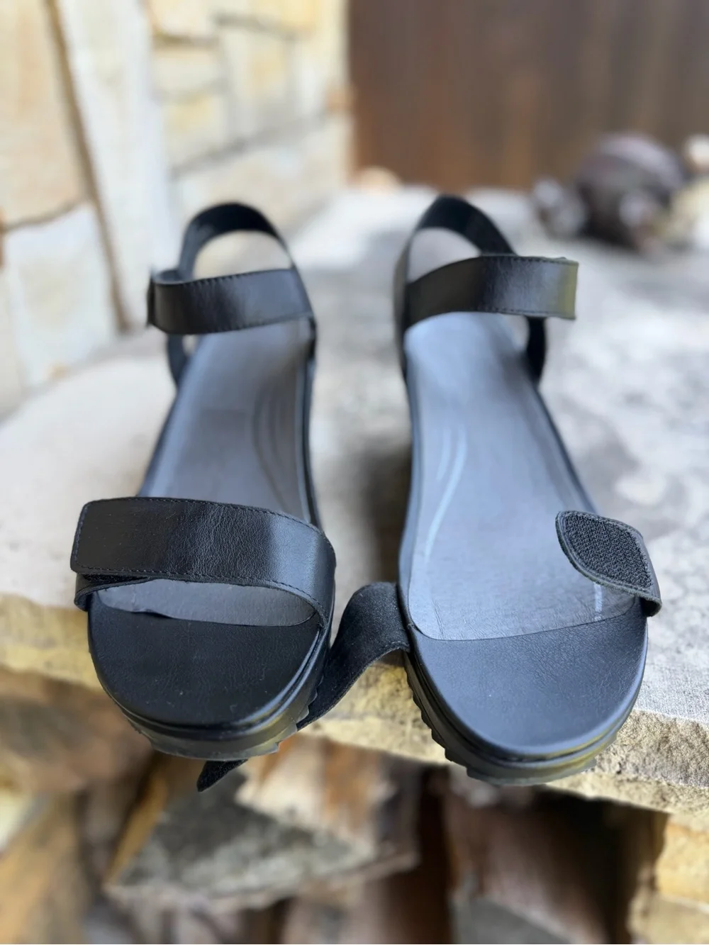 Aetrex Andrea Wedge Sandals in Black Leather Sz-EU 39. (US 8.5.)    Loc W